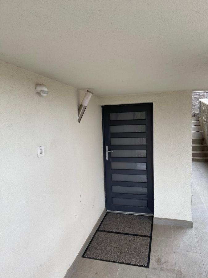 Malibu Apartman Miskolc Exterior foto
