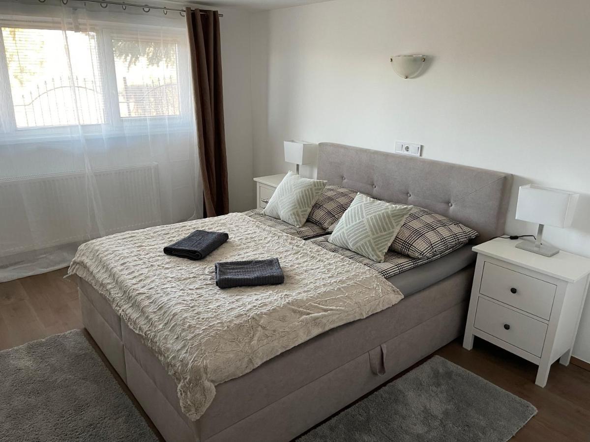 Malibu Apartman Miskolc Exterior foto